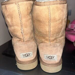 UGG Chestnut Womens Classic Short II size 7, gently worn